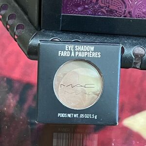 MAC Matte Eyeshadow Sandstone